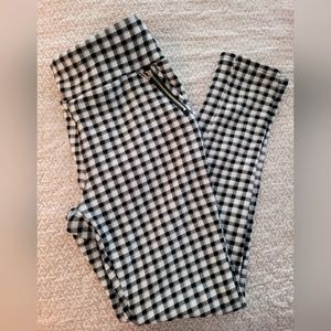 Black and white legging -like pants.